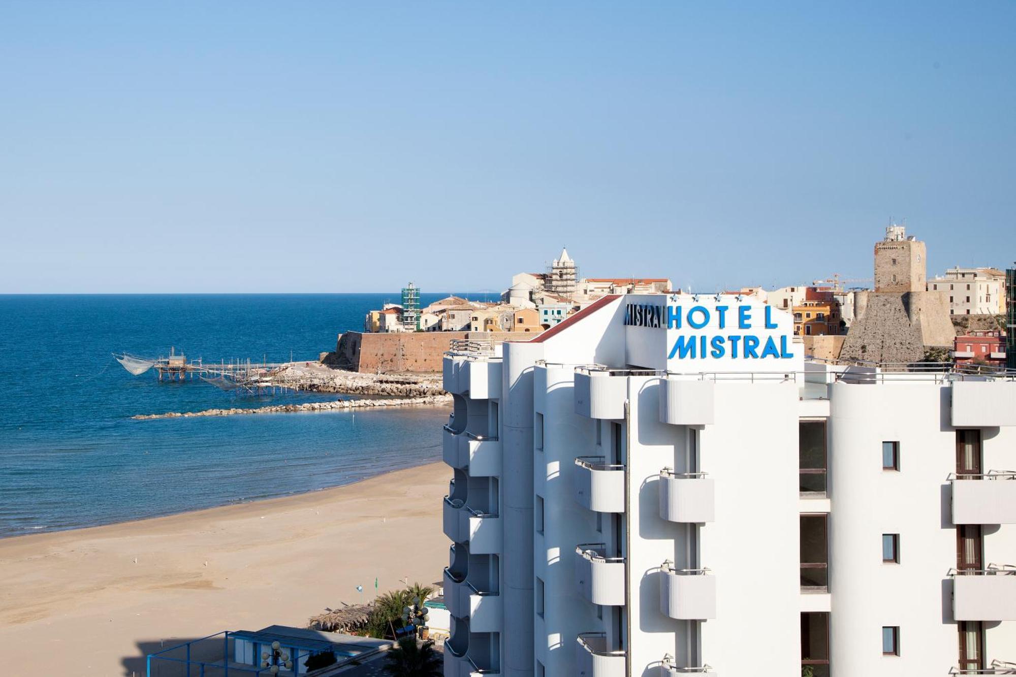 Hotel Mistral Термолі Екстер'єр фото