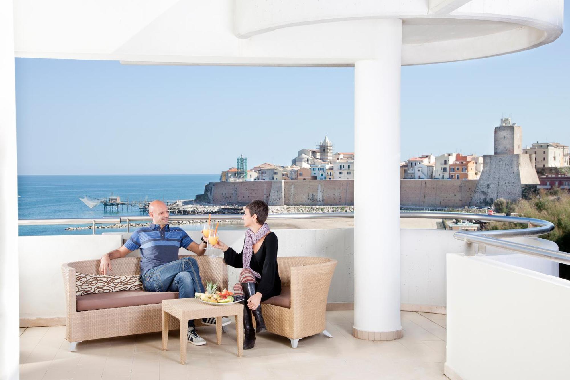 Hotel Mistral Термолі Екстер'єр фото